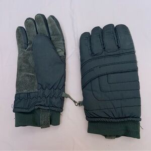 Thinsulate gloves. Perfect for shoveling, snowboarding, skiing and sledding.